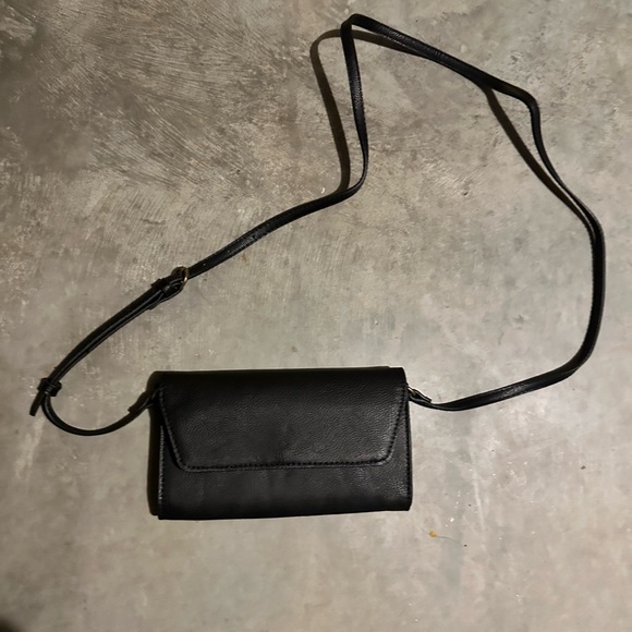 Universal Thread Black Crossbody Bag - Picture 1 of 3